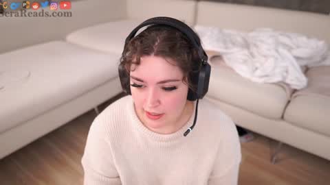 Snapshot of serareads chatting on 10-05-25, 12:36 SeraReads online show from 10-05-25, 12:36