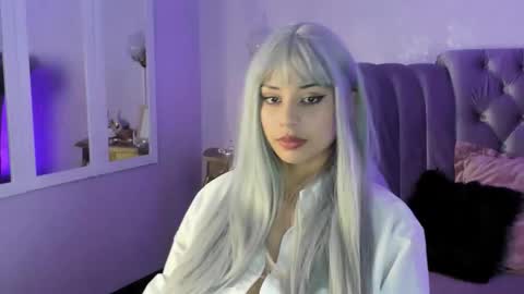 Seren  Follow me online show from 09-17-25, 03:19