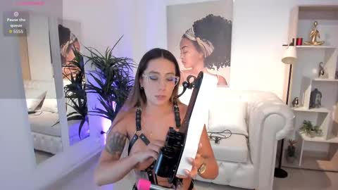 Snapshot of serena___ chatting on 09-12-25, 02:55 serena___ online show from 09-12-25, 02:55