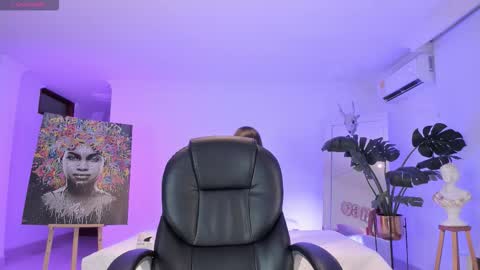 Snapshot of serena___ chatting on 10-24-25, 06:48 serena___ online show from 10-24-25, 06:48