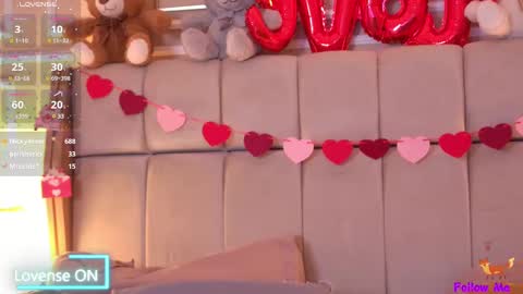 Snapshot of serena_bennet chatting on 02-14-25, 10:36 Serena online show from 02-14-25, 10:36