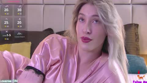 Snapshot of serena_bennet chatting on 10-27-25, 12:31 Serena online show from 10-27-25, 12:31