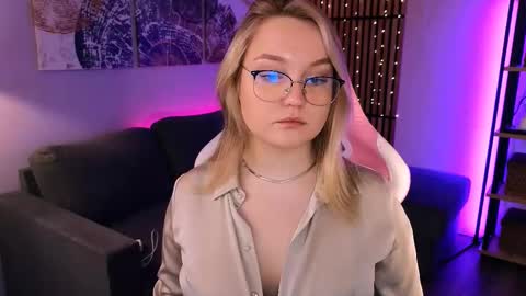 Snapshot of serena_johnsons chatting on 02-24-26, 08:01 Serena online show from 02-24-26, 08:01