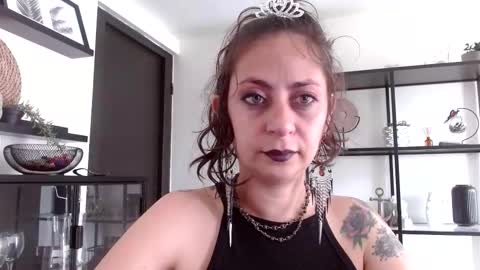 Snapshot of serena_xyz chatting on 11-09-25, 05:44 Serena Xyz online show from 11-09-25, 05:44