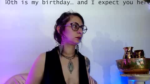 Snapshot of serena_xyz chatting on 11-28-25, 05:59 Serena Xyz online show from 11-28-25, 05:59