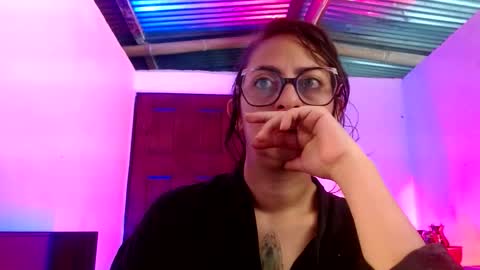 Snapshot of serena_xyz chatting on 12-14-25, 03:06 Serena Xyz online show from 12-14-25, 03:06