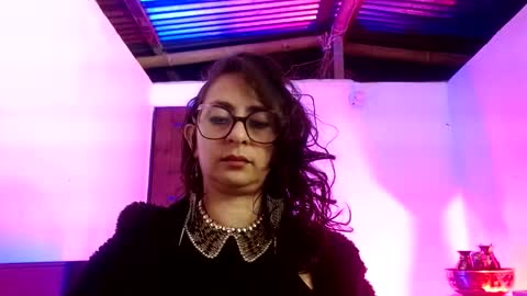 Snapshot of serena_xyz chatting on 12-16-25, 01:43 Serena Xyz online show from 12-16-25, 01:43