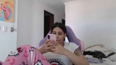 Snapshot of serenaroussee chatting on 04-30-26, 06:14 sararoussee online show from 04-30-26, 06:14
