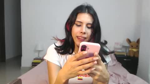 Snapshot of serenaroussee chatting on 05-14-26, 05:25 sararoussee online show from 05-14-26, 05:25