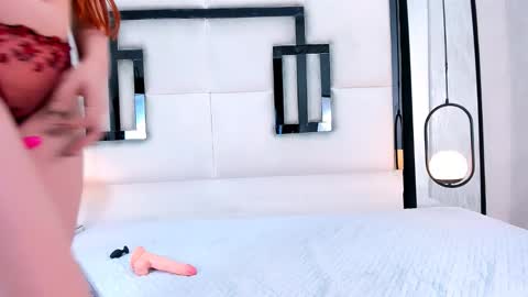 SERENA WILD online show from 10-19-25, 04:46