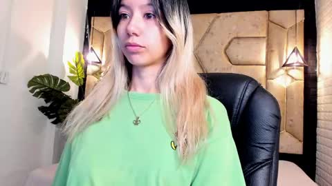 Serene online show from 05-26-26, 01:29