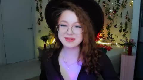 Snapshot of sereneflame chatting on 03-05-26, 04:47 Ophelia online show from 03-05-26, 04:47