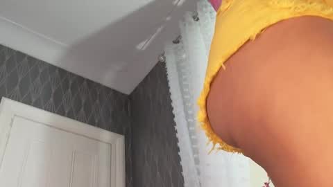 Snapshot of serenexxmilf chatting on 03-20-26, 07:57 serenexx your MILF online show from 03-20-26, 07:57