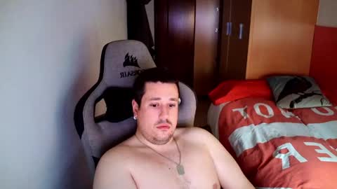 Snapshot of sergio95n chatting on 04-12-26, 07:35 Pollos online show from 04-12-26, 07:35