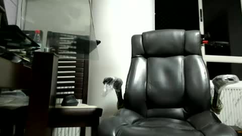 Snapshot of serioyhetero19 chatting on 06-18-26, 12:00 hetero serio discreto online show from 06-18-26, 12:00