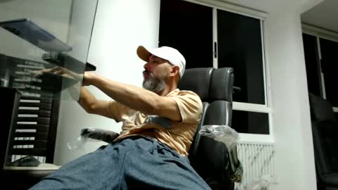 Snapshot of serioyhetero19 chatting on 06-21-26, 12:02 hetero serio discreto online show from 06-21-26, 12:02