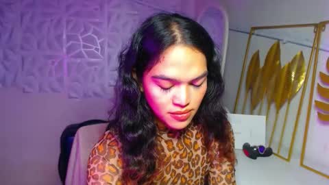 Snapshot of servicedoll18 chatting on 12-01-25, 04:01 Bella online show from 12-01-25, 04:01