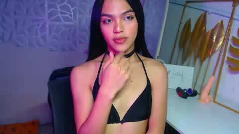 Snapshot of servicedoll18 chatting on 12-05-25, 03:30 Bella online show from 12-05-25, 03:30