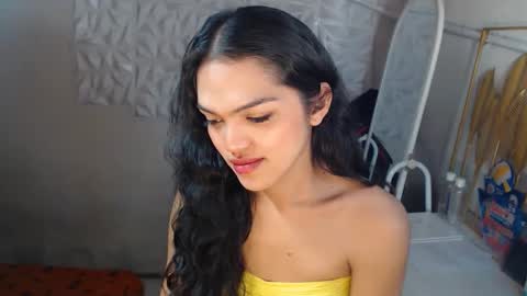 Snapshot of servicedoll18 chatting on 06-11-26, 02:53 Bella online show from 06-11-26, 02:53