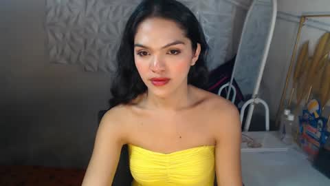 Snapshot of servicedoll18 chatting on 06-12-26, 01:43 Bella online show from 06-12-26, 01:43