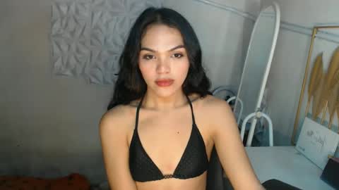 Snapshot of servicedoll18 chatting on 06-28-26, 12:22 Bella online show from 06-28-26, 12:22