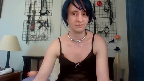 Servile Sarah online show from 04-14-26, 09:43