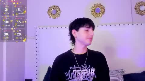 Snapshot of sett_and_gwen chatting on 04-19-26, 04:23 sett_and_gwen online show from 04-19-26, 04:23
