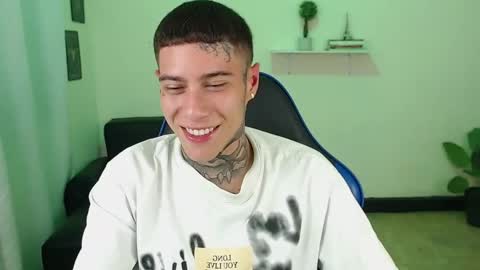 Snapshot of setthomas chatting on 01-09-26, 10:22 Thomas online show from 01-09-26, 10:22