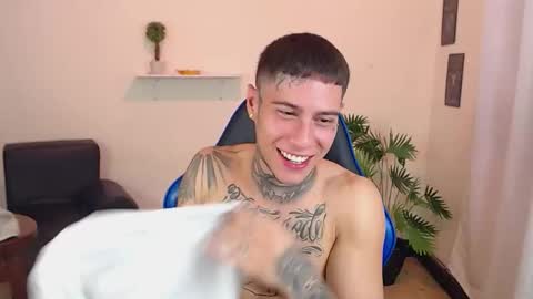 Snapshot of setthomas chatting on 02-11-26, 10:59 Thomas online show from 02-11-26, 10:59