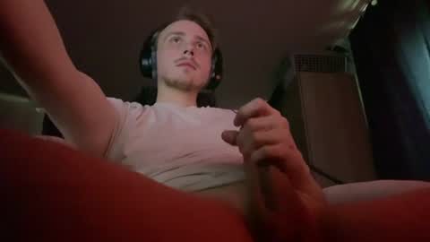 seven20yrs online show from 06-19-26, 07:34