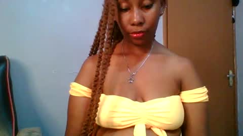 Snapshot of sexie_curvie chatting on 02-01-25, 12:47 Maggie online show from 02-01-25, 12:47
