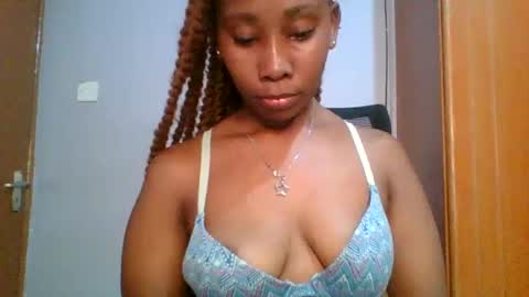 Snapshot of sexie_curvie chatting on 02-04-25, 06:25 Maggie online show from 02-04-25, 06:25