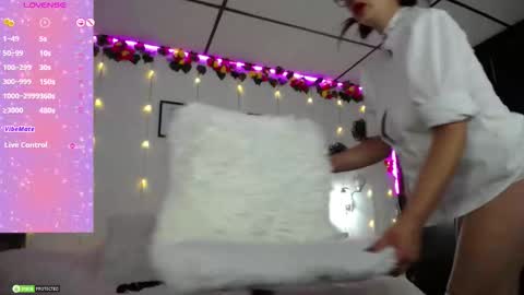 Snapshot of sexifacex1 chatting on 03-25-26, 06:36 Lili online show from 03-25-26, 06:36