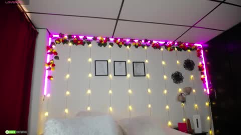 Snapshot of sexifacex1 chatting on 04-15-26, 06:15 Lili online show from 04-15-26, 06:15