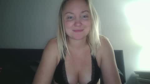 Snapshot of sexiirose22 chatting on 02-07-25, 01:58 Rose online show from 02-07-25, 01:58