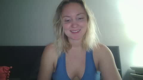 Snapshot of sexiirose22 chatting on 02-08-25, 11:45 Rose online show from 02-08-25, 11:45