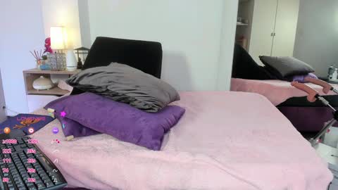 Snapshot of sexirose_19 chatting on 01-23-25, 08:24 Rosa online show from 01-23-25, 08:24