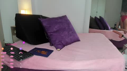 Snapshot of sexirose_19 chatting on 01-25-25, 04:24 Rosa online show from 01-25-25, 04:24