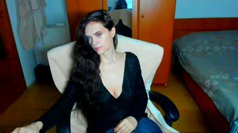 sexqueen1111 online show from 05-06-26, 06:52