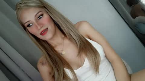 Snapshot of sexual_desire22 chatting on 08-03-26, 08:46 Britney Allen online show from 08-03-26, 08:46