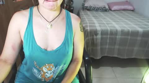 Snapshot of sexwwoman chatting on 04-14-26, 08:37 CHIARA online show from 04-14-26, 08:37