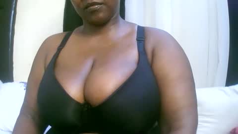 Snapshot of sexxi_ebony chatting on 03-18-26, 01:03 sexxi_ebony online show from 03-18-26, 01:03