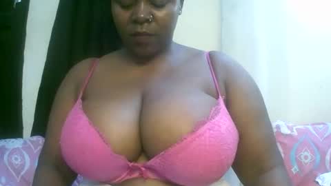 Snapshot of sexxi_ebony chatting on 04-19-26, 08:35 sexxi_ebony online show from 04-19-26, 08:35