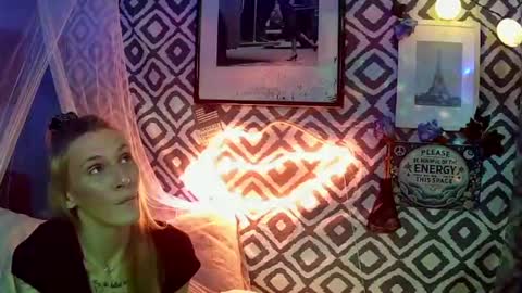 Leeah CloudZzz online show from 10-16-25, 07:31