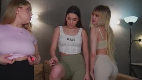 Hannah Monica Annie Andrea Eva Lina online show from 03-06-25, 08:19