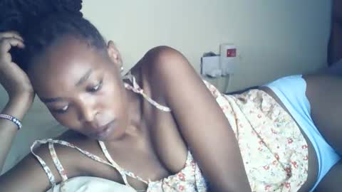 Snapshot of sexxy_curvy23 chatting on 04-25-26, 04:04 sexxy_curvy23 online show from 04-25-26, 04:04