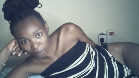 Snapshot of sexxy_curvy23 chatting on 05-10-26, 01:33 sexxy_curvy23 online show from 05-10-26, 01:33