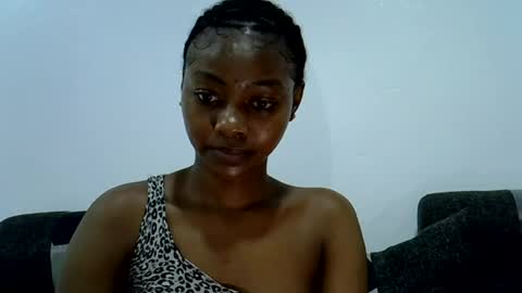 Snapshot of sexxy_divaa chatting on 06-22-26, 01:30 vicky online show from 06-22-26, 01:30