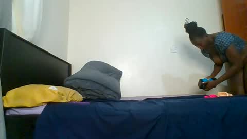 Snapshot of sexxy_thick_ebony chatting on 06-29-26, 01:45 Sweet doll online show from 06-29-26, 01:45
