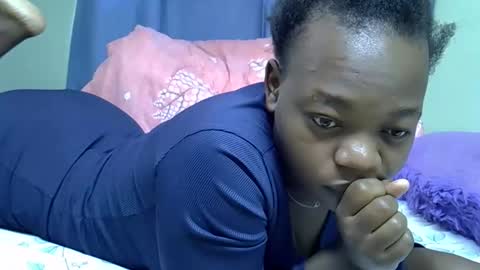 Snapshot of sexxybuttie chatting on 03-08-26, 07:12 African Queen online show from 03-08-26, 07:12